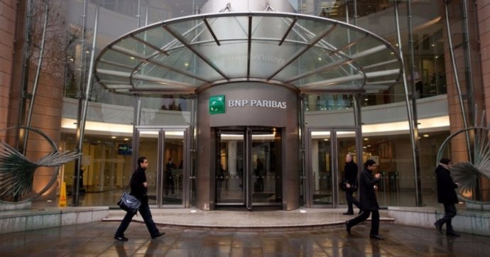 Bnp Paribas multata per 2,5 milioni di euro a Londra: pagava una broker fino all’85% in meno dei colleghi uomini con gli stessi compiti