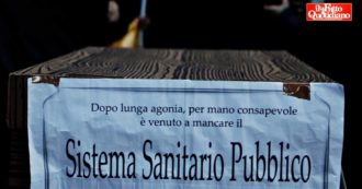 Copertina di Lombardia, sit-in contro la riforma della sanità: “Privatizzano ancora, come un supermercato. Non hanno imparato nulla da questi due anni”