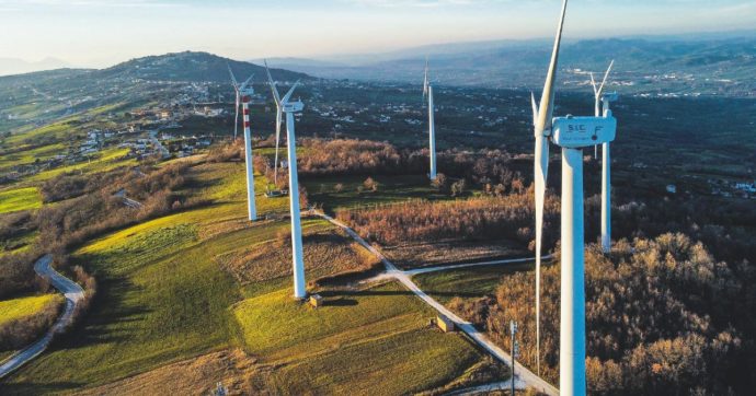 Bollette, extraprofitti e rinnovabili: perché l’Italia non nazionalizza l’energia?