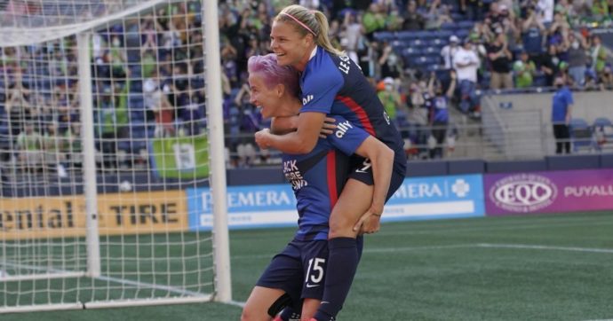La Nazionale Usa di calcio femminile ottiene la parità salariale con gli uomini e 24 milioni di dollari di risarcimento. Rapinoe: “Che vittoria”