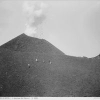 <caption>L’eruzione del Vesuvio del 1895</caption>1895