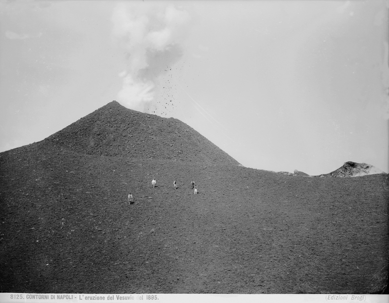 <caption>L’eruzione del Vesuvio del 1895</caption>1895