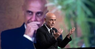 Copertina di Firenze umiliata dal tappeto rosso per Marco Minniti
