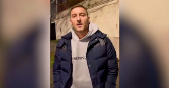 Copertina di Francesco Totti rompe il silenzio sulla separazione da Ilary Blasi: “Fake news”. E ammonisce: “Fate attenzione, di mezzo ci sono dei bambini”