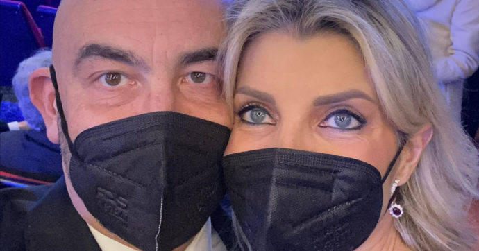 Matteo Bassetti, la moglie Chiara Milano-Vieusseux: “Aggrediti dai no vax pieno centro, gridavano ‘sei una m****’, la polizia ne ha identificati 7”