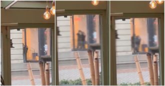 Copertina di Amsterdam, rapinatore armato prende un ostaggio in un negozio Apple: l’uomo è in salvo