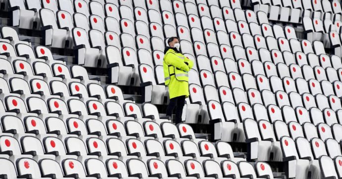 Ristori Covid: la Serie A li vuole, gli italiani dicono no. E il 58% boccia il governo Draghi