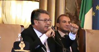 Copertina di Veleni tra le toghe a Salerno: “Borrelli è ciuccio in diritto”