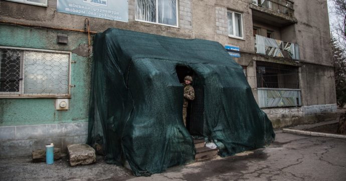 Ucraina, Pentagono: ‘Russia pronta ad agire’. Bild: ‘Forze speciali senza insegne al confine’. Il Parlamento di Kiev vara lo stato d’emergenza