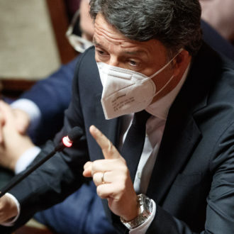 Copertina di Scudo a Renzi, Conte e Pd ai ferri corti: il Fatto di domani 24 febbraio