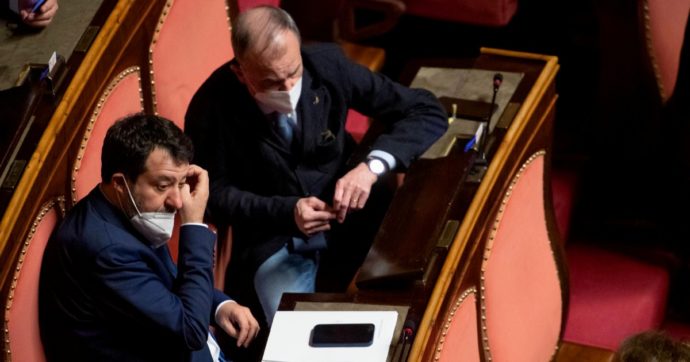 Logoramento e inciampi: la Lega lavora per le urne