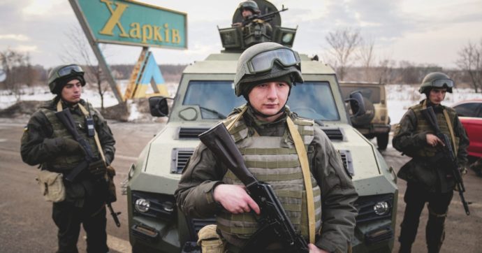 Copertina di Putin: “L’Ucraina? Una minaccia”. Biden: “Ora anche Kiev a rischio”