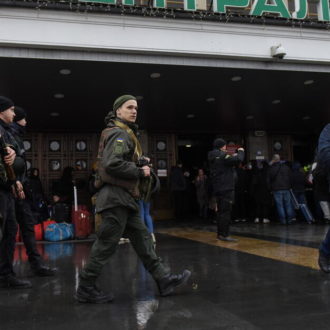 Copertina di 3 – Kiev, armi ai civili: si teme guerra strada per strada