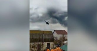 Copertina di Ucraina, elicotteri russi puntano l’aeroporto di Hostomel alle porte di Kiev – Video