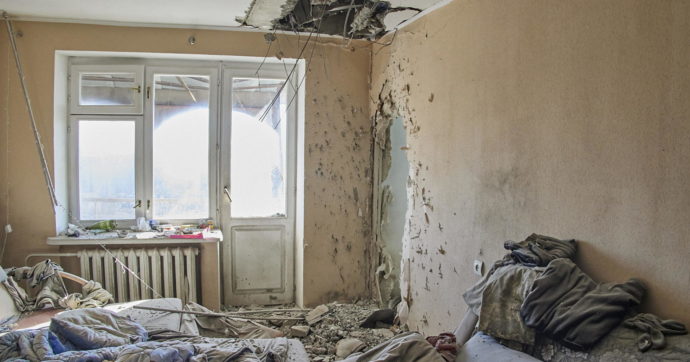 Copertina di 6 – Donetsk, ospedali colpiti dall’artiglieria russa: 4 morti