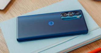 Copertina di Motorola annuncia Edge 30 Pro, un top di gamma con display OLED e selfiecam da 60MP