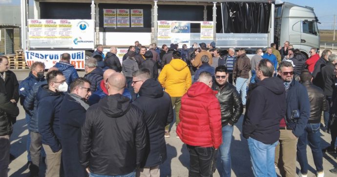 Caro carburante, blocco dei tir da Nord a Sud