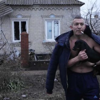 Copertina di 12 – Ucraina in fiamme: a Sumy i russi sparano sui civili