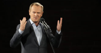 Copertina di Ucraina, l’ex presidente del Consiglio Ue Tusk: “Sanzioni deboli per colpa di Italia e Germania”. Esentati i marchi del lusso