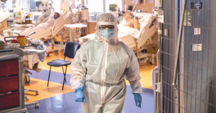 Il contagio frena, ma un po’ meno. Domenica prime dosi di Novavax