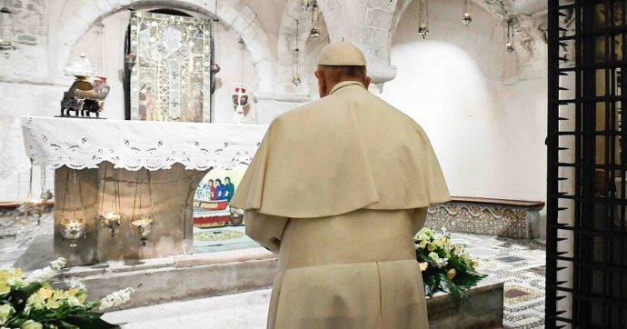 Ucraina, cattolici e ortodossi russi in preghiera sulla tomba di San Nicola a Bari: “Presa di posizione contro ogni guerra”