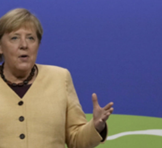 Angela Merkel derubata al supermercato: stava facendo la spesa quando le hanno preso il borsellino