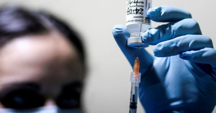 Il Tar: “Gli agenti non vaccinati han diritto a metà stipendio”