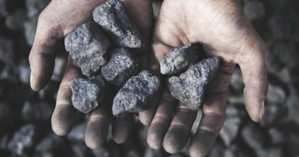 Каменный уголь возобновляемый. Нефть ГАЗ уголь. Минеральное сырье. Каменный уголь. Уголь и нефть.