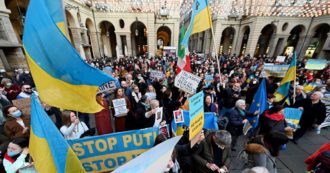 Copertina di Piazze piene: tornano i pacifisti