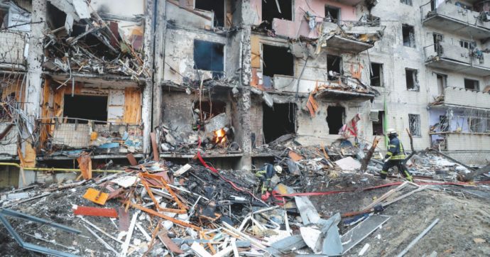 “Tornatevene a ovest”. Il tricolore dello Zar sventola sul Donbass