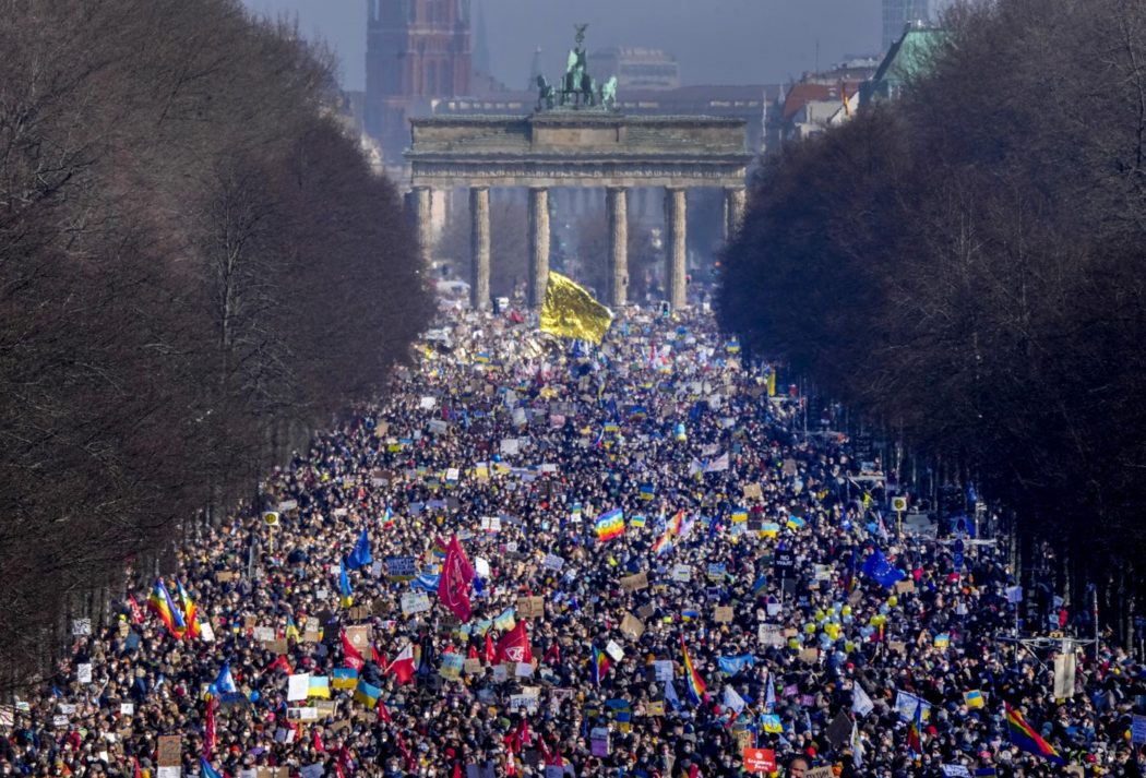 A Berlino 500 mila persone in strada per la pace