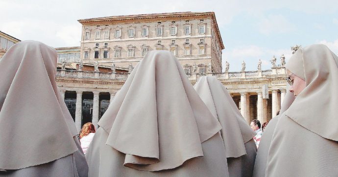 Copertina di Roma, le suore contro i Testimoni di Geova: la “guerra di religione” per non pagare l’Imu