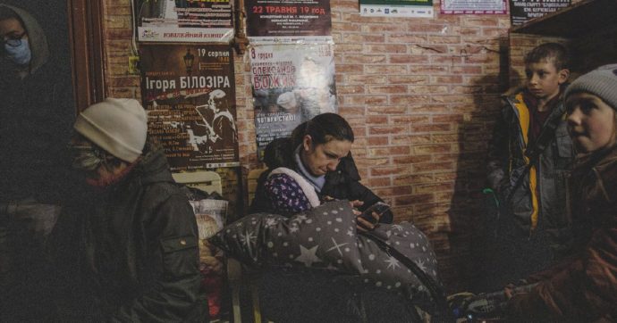 Gli ultimi treni dei profughi. Leopoli tra caos e umanità