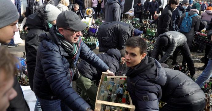 Dnipro, bombe sulla città difesa da veterani, donne e bambini