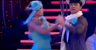 Copertina di Zelensky, quando il presidente dell’Ucraina partecipò a Ballando con le Stelle e vinse: il video delle sue esibizioni diventano virali