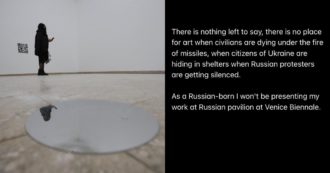 Copertina di Biennale di Venezia, il padiglione della Russia resterà chiuso. Gli artisti: “Non c’è posto per l’arte quando i civili ucraini stanno morendo sotto il fuoco dei missili”