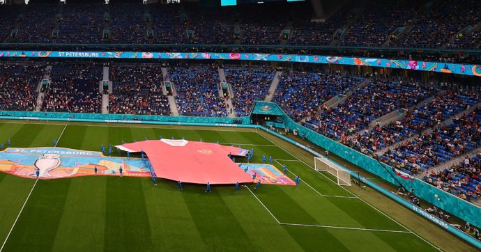 Russia fuori dai Mondiali: esclusa da tutti i tornei internazionali di calcio. E l’Uefa interrompe la partnership con Gazprom