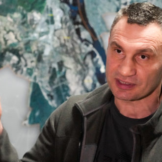 Copertina di 81 – Missili su Kiev, il sindaco: “Siamo in pericolo, presto per tornare”