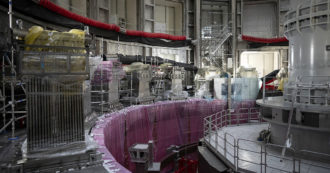 Copertina di Nucleare, le autorità chiedono verifiche tecniche: fermata la costruzione del reattore sperimentale a fusione ITER