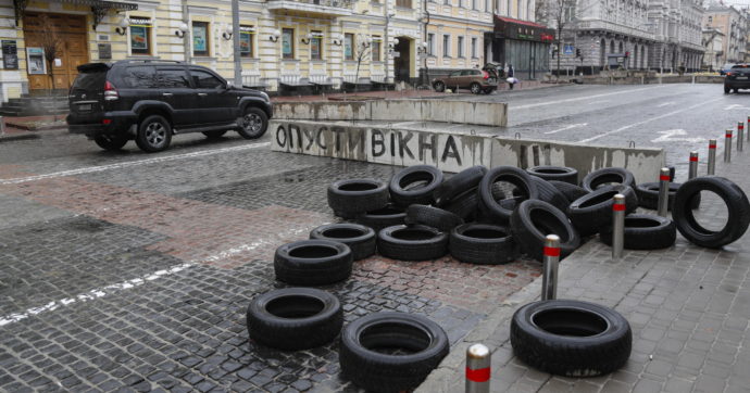 Copertina di 26 – Kiev, città fantasma mentre aspetta l’assedio