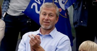 Copertina di Chelsea: la Premier League squalifica Abramovich, mentre il governo gli nega ogni profitto della vendita della squadra