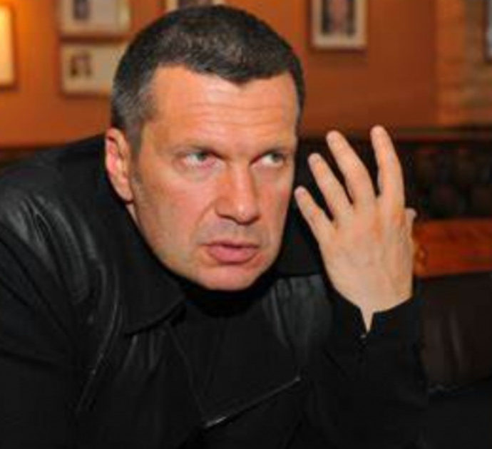 Il presentatore tv Vladimir Solovyov preoccupato per le sue mega ville a Como: “Le ho pagate, ho fatto tutto”