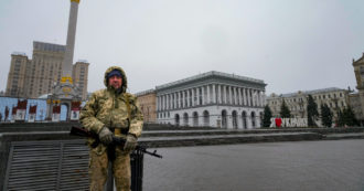 Copertina di Guerra Russia-Ucraina, 23 Stati (20 in Unione europea) hanno scelto di inviare armi a Kiev: ecco quali sono e il materiale che forniranno