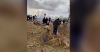 Guerra Russia-Ucraina, le truppe di Mosca lanciano granate sui cittadini che si erano radunati in strada a Enerhodar