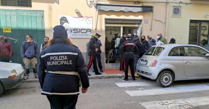 Copertina di Spara nel negozio e uccide la sua ex Arrestato 40enne