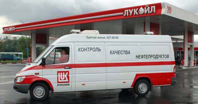 Lukoil è il primo gigante petrolifero russo a dire no alla guerra in Ucraina: “Finisca presto”. Si ferma il gasdotto Yamal-Europa