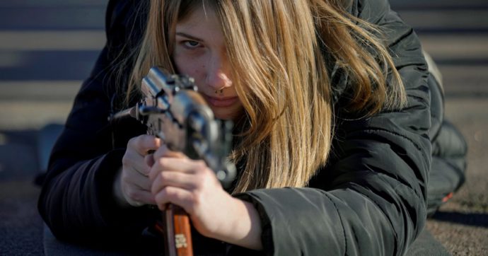 Tra molotov e cecchini, in attesa del nemico