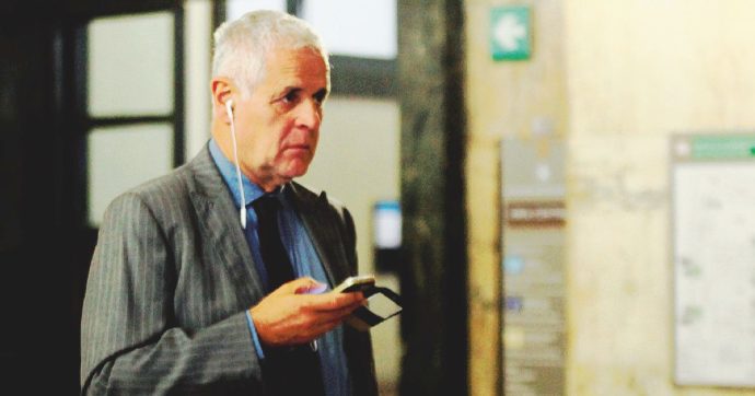 Formigoni show al cinema: “Grazie a me il povero si cura nell’ospedale del ricco”