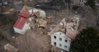 Guerra Russia-Ucraina, la diretta – Raid vicino a Kiev: “Le truppe russe sono a 25 km dalla città”. Von der Leyen: “Pronti a nuove sanzioni”