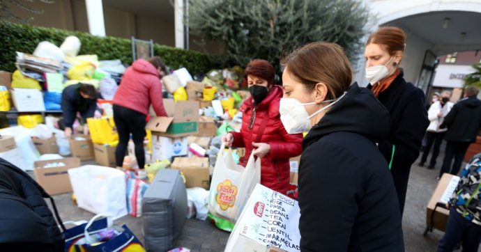 Ucraina, l’invio di cibo e vestiti è inefficiente. Meglio donare soldi a chi sa come utilizzarli